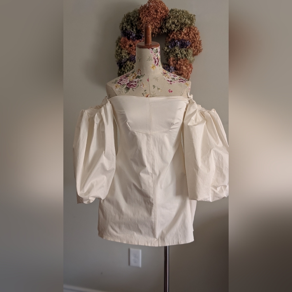 Elegant Off-Shoulder‎ Cream Dress